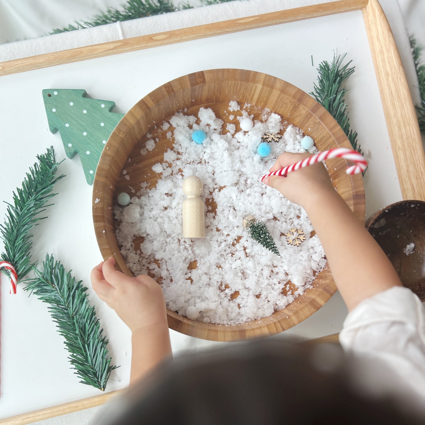 Snow Wonder Magic Snow Grow-and-Play Kit