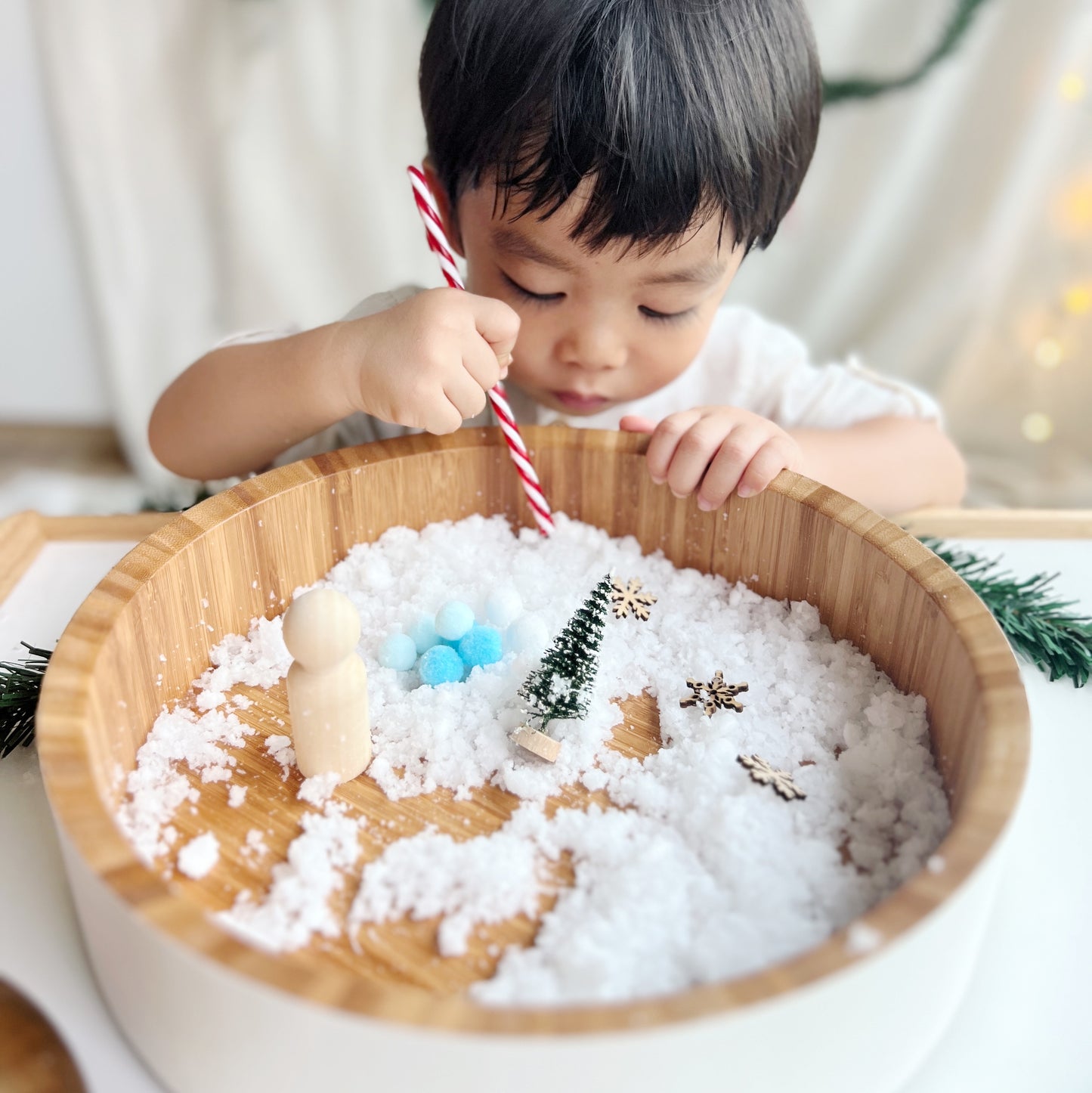 Snow Wonder Magic Snow Grow-and-Play Kit