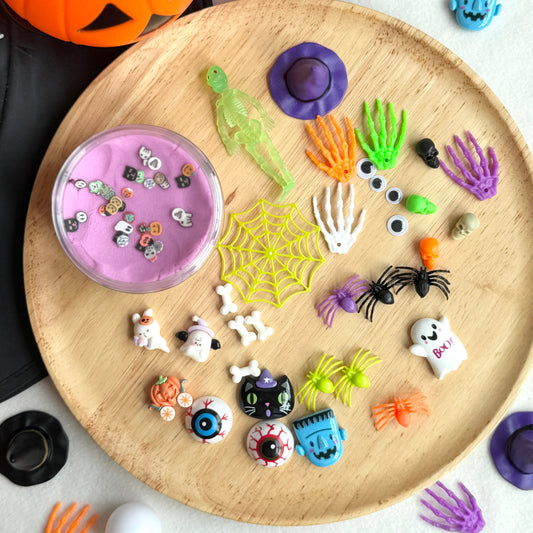 (Magic Play Sand) Spooky Little World – Halloween Play on the Go Jar