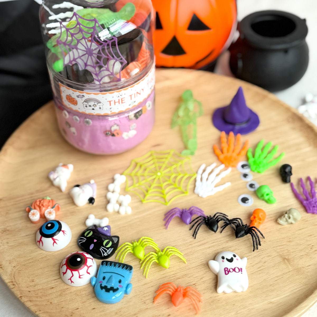 (Magic Play Sand) Spooky Little World – Halloween Play on the Go Jar
