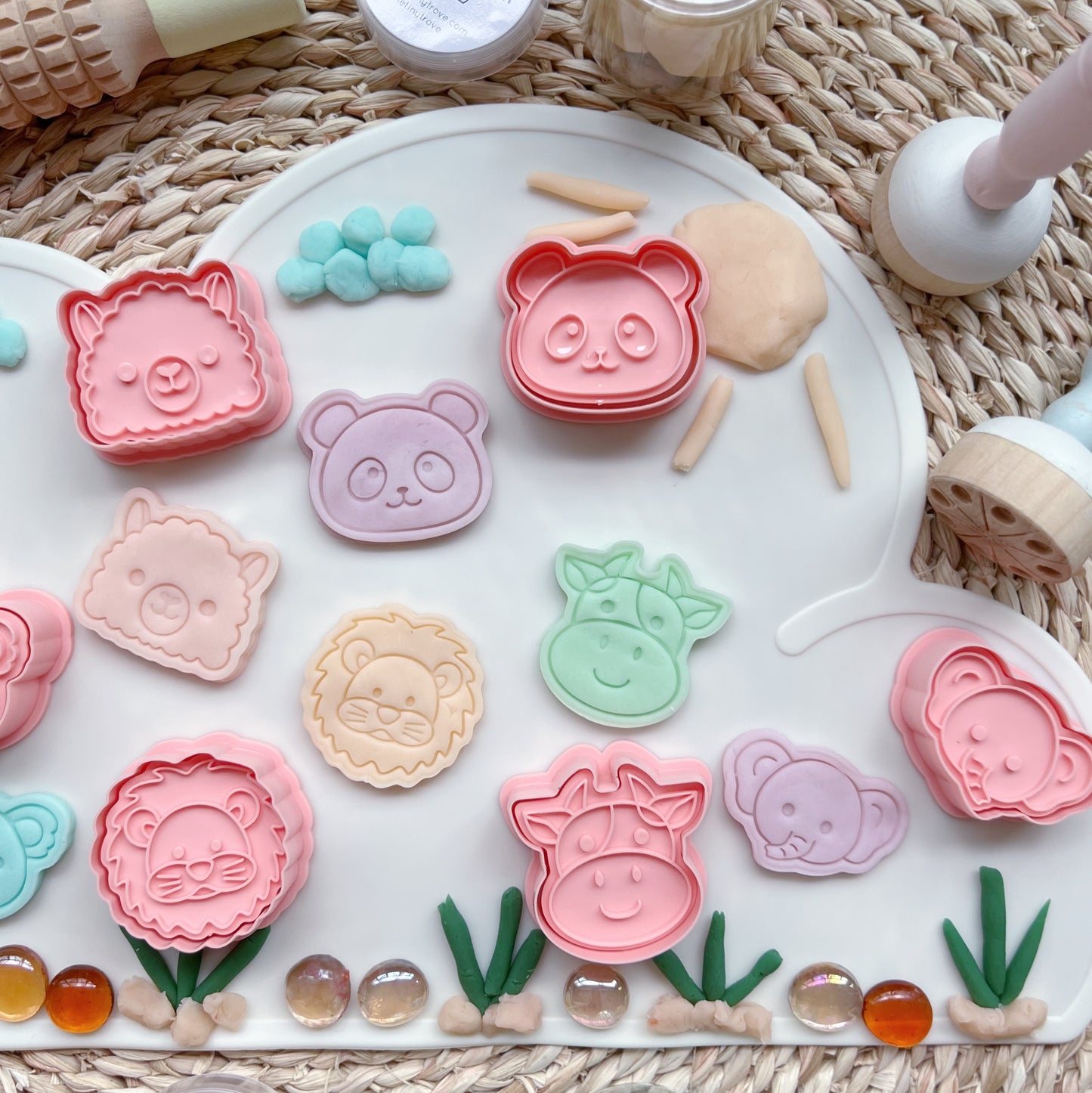 Faces of the Jungle Safari Animal Cutter Party Pack