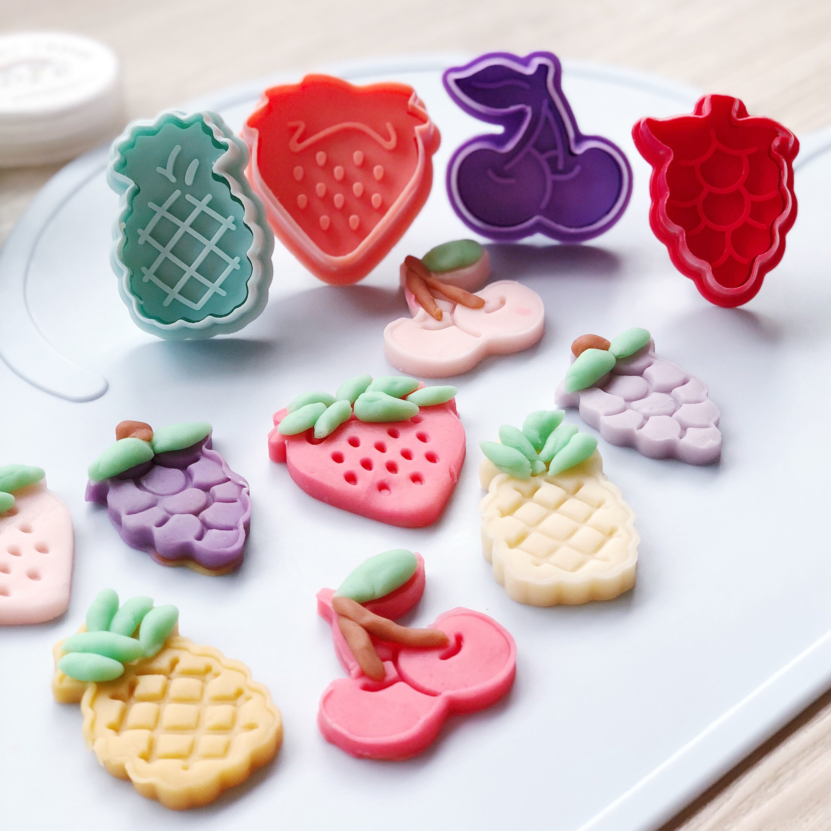 Fruit Delight Plunger Cutters Set